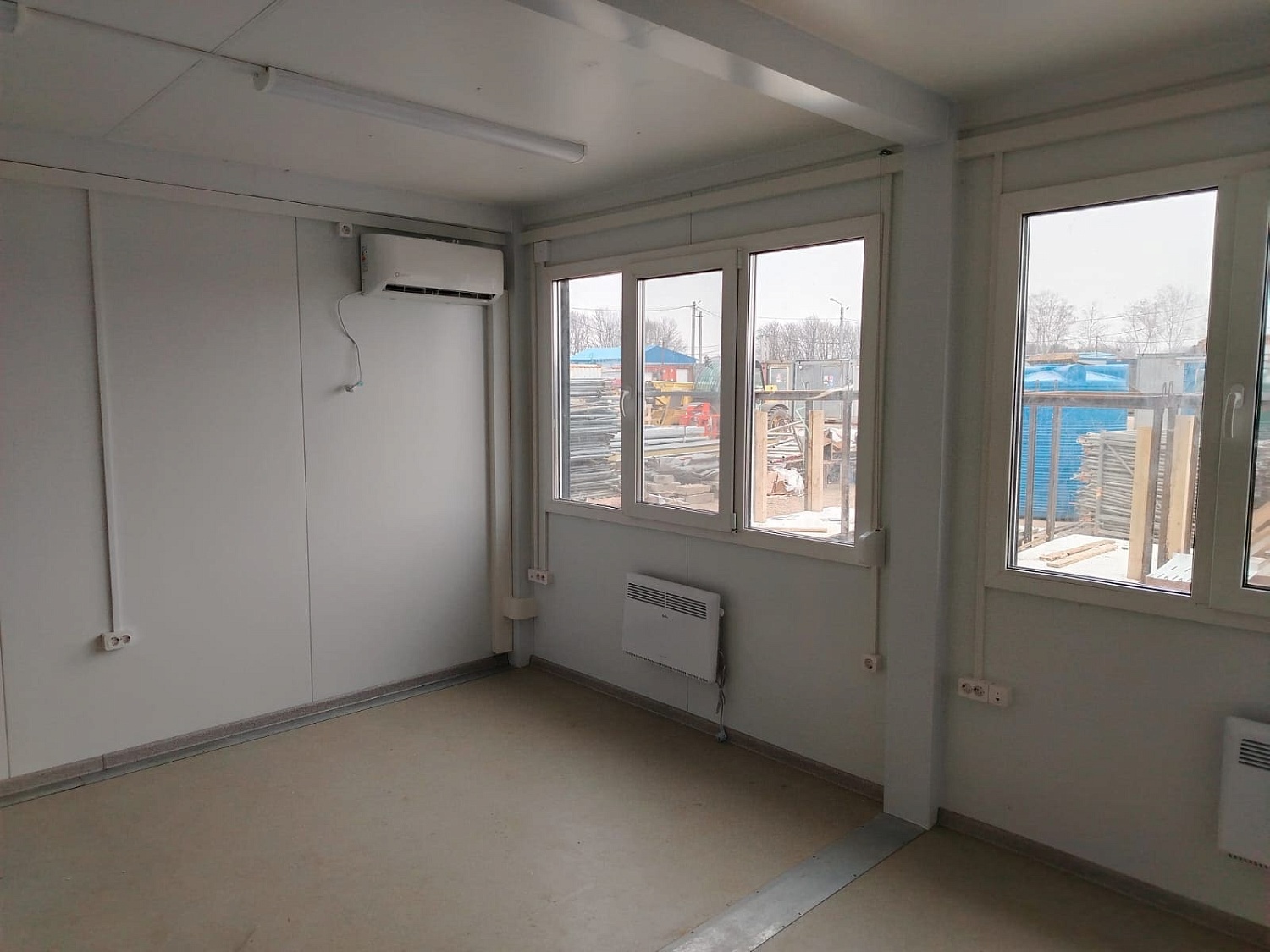 Комплекс из двух модульных офисов без общей кровли